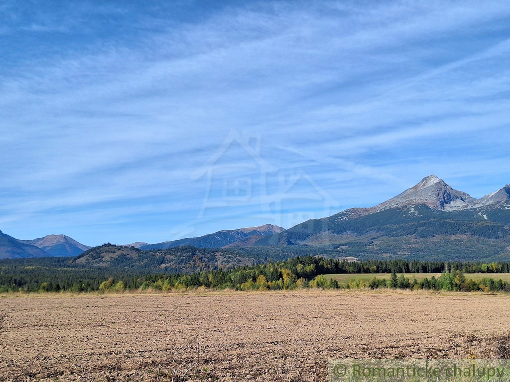 Slnečný rekreačný pozemok v lese pod Vysokými Tatrami v lo - 12