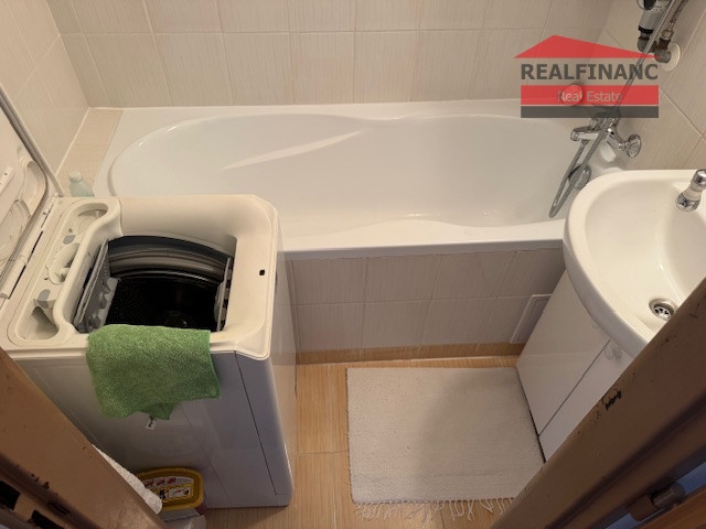 Na predaj veľký 3 - izbový byt na Hlavnej ulici v Trnave - 12