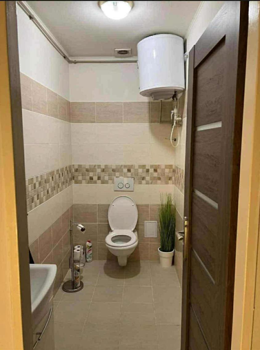 budova (obchodný priestor + bytová jednotka) - 12