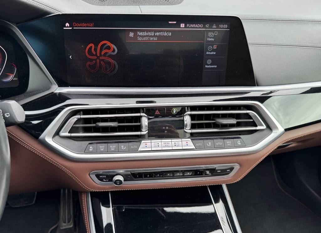 BMW X5 xDrive///M50i - 12