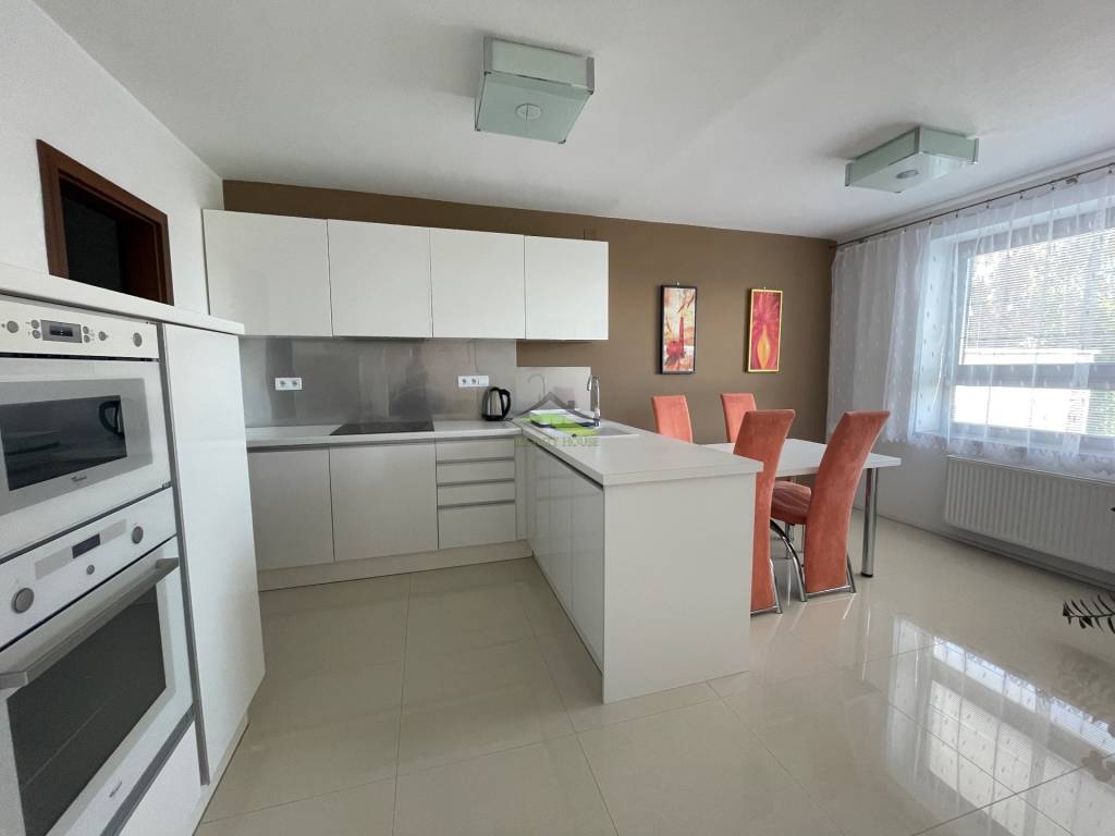 Prenájom- Apartmán 120m2, s terasou- vo vyššom štandarde - 12