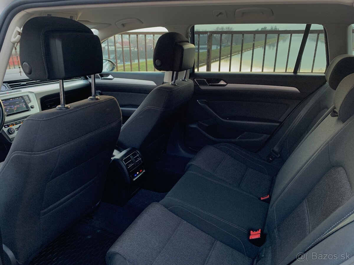 Volkswagen Passat - 12