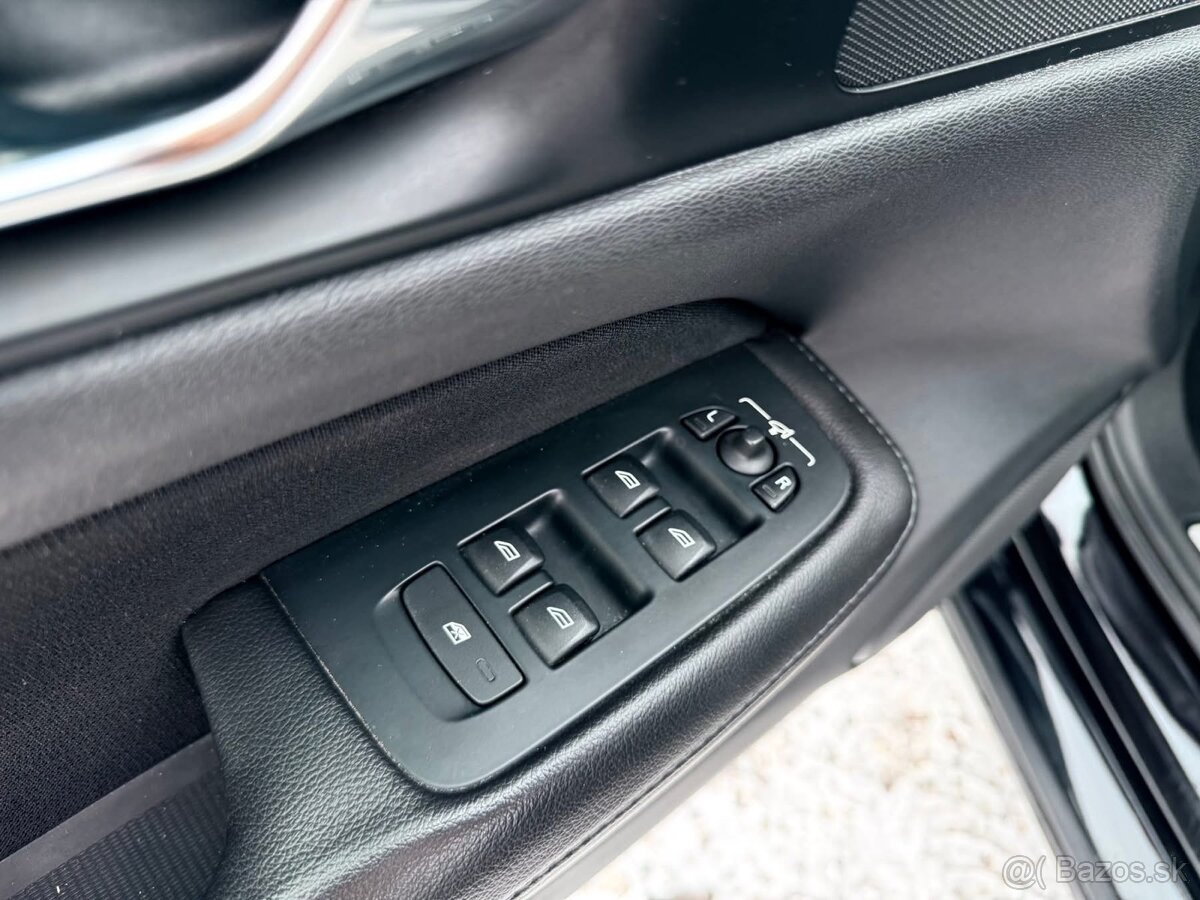 Volvo V60 D4 Momentum Pro AWD A/T - 12