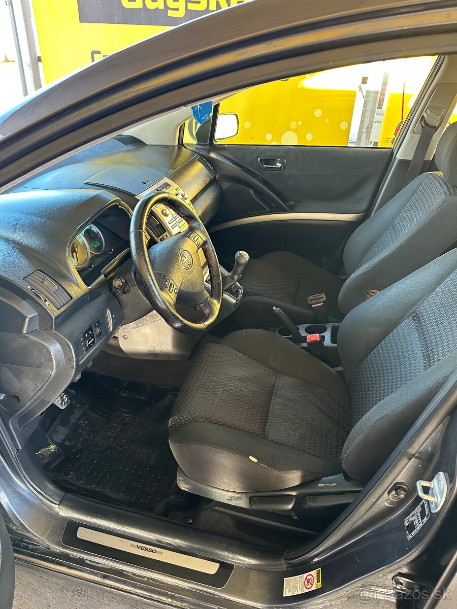 Toyota Corolla Verso Kombi - 12