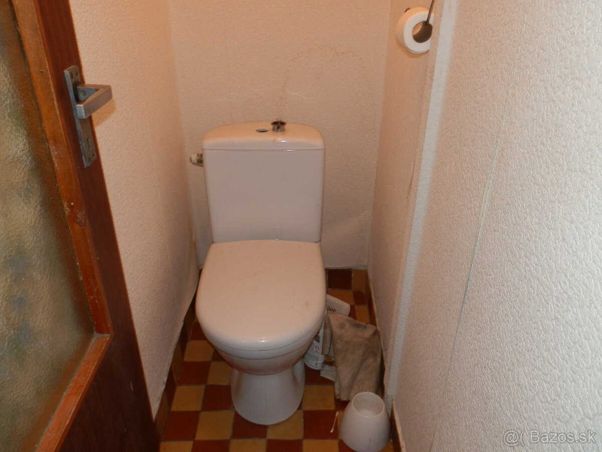 ZNÍŽENÁ CENA Rod. dom Lovinobaňa, 400 m2 - 12