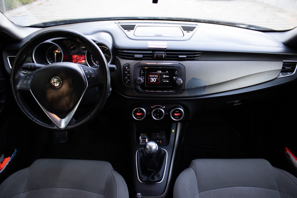 Alfa Romeo Giulietta (2015) - 12