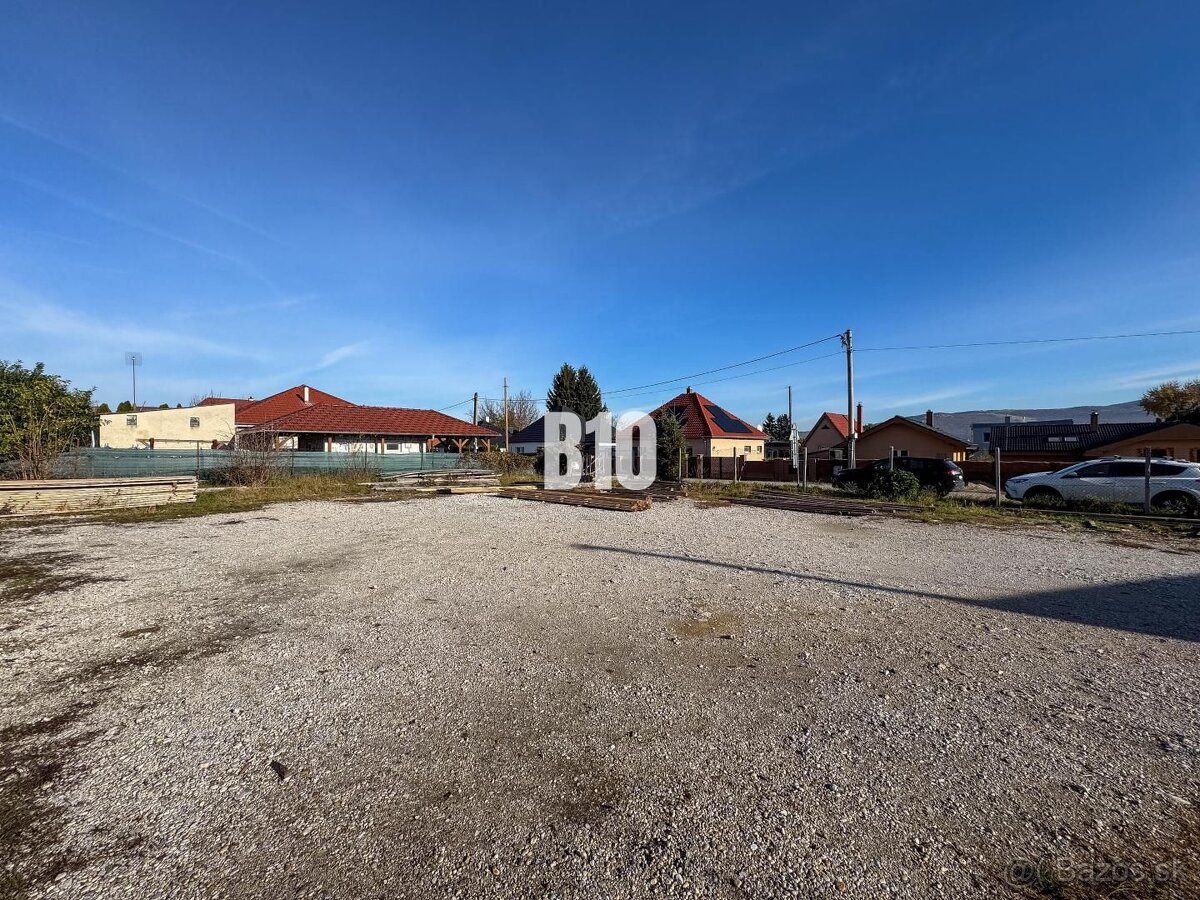 Stavebný pozemok v Lužiankach alebo sídlo firmy - 1157 m2 - 12