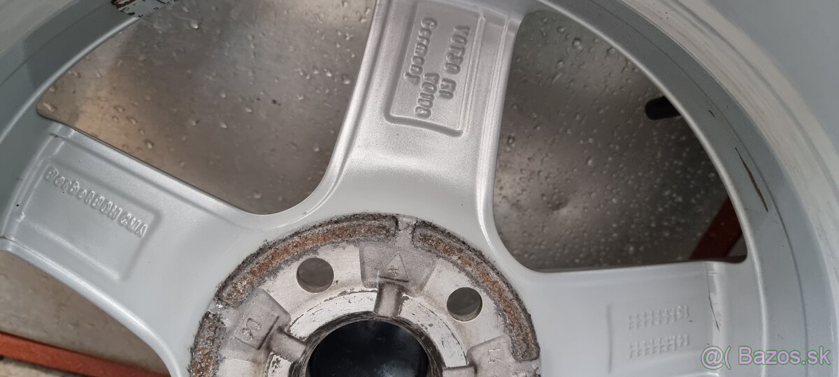 Predám zimné pneumatiky na VW elektronoch 5x112 r16 205/55 - 12