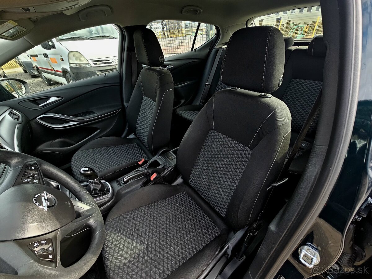 Opel Astra 1.4 Selection 74kW 100HP M5 Rezervované - 12