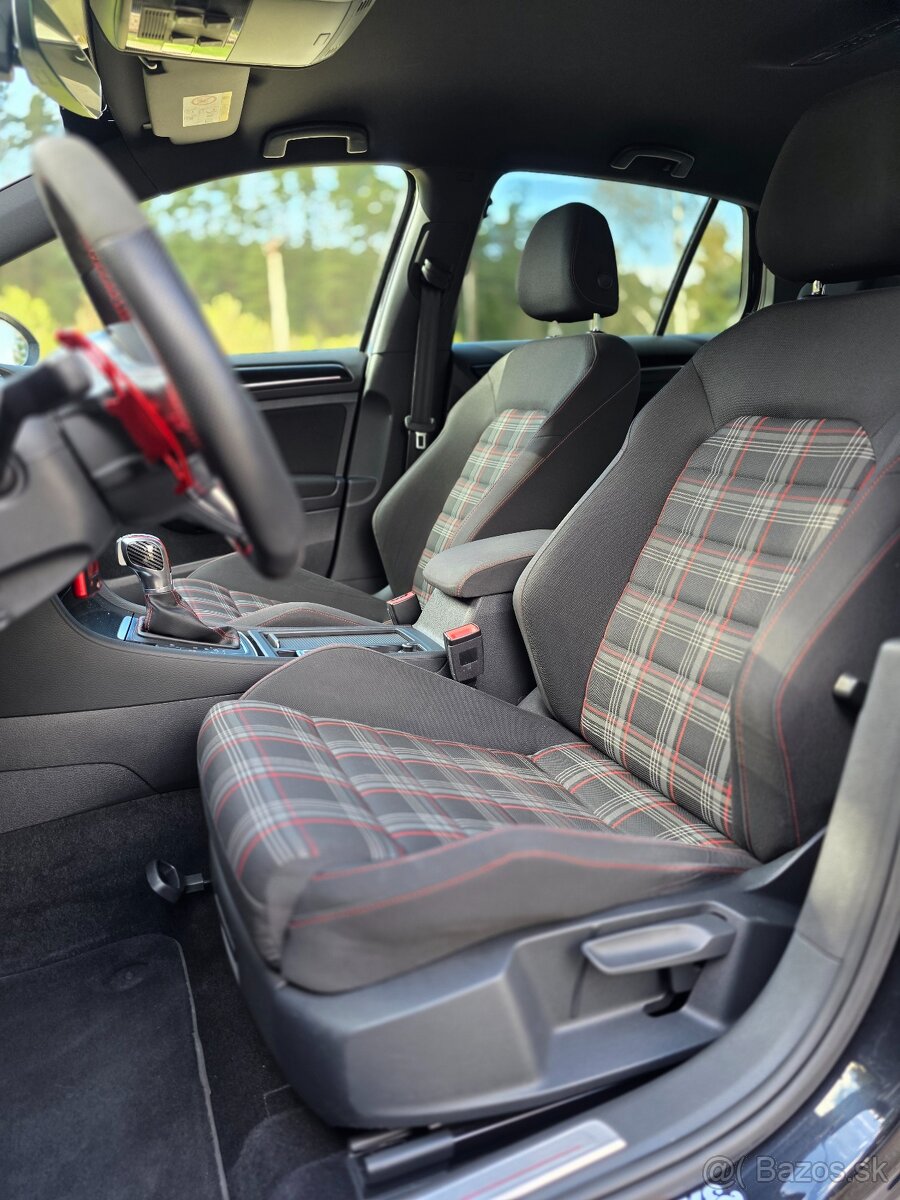 VW Golf 2.0 GTI DSG Performance - 12