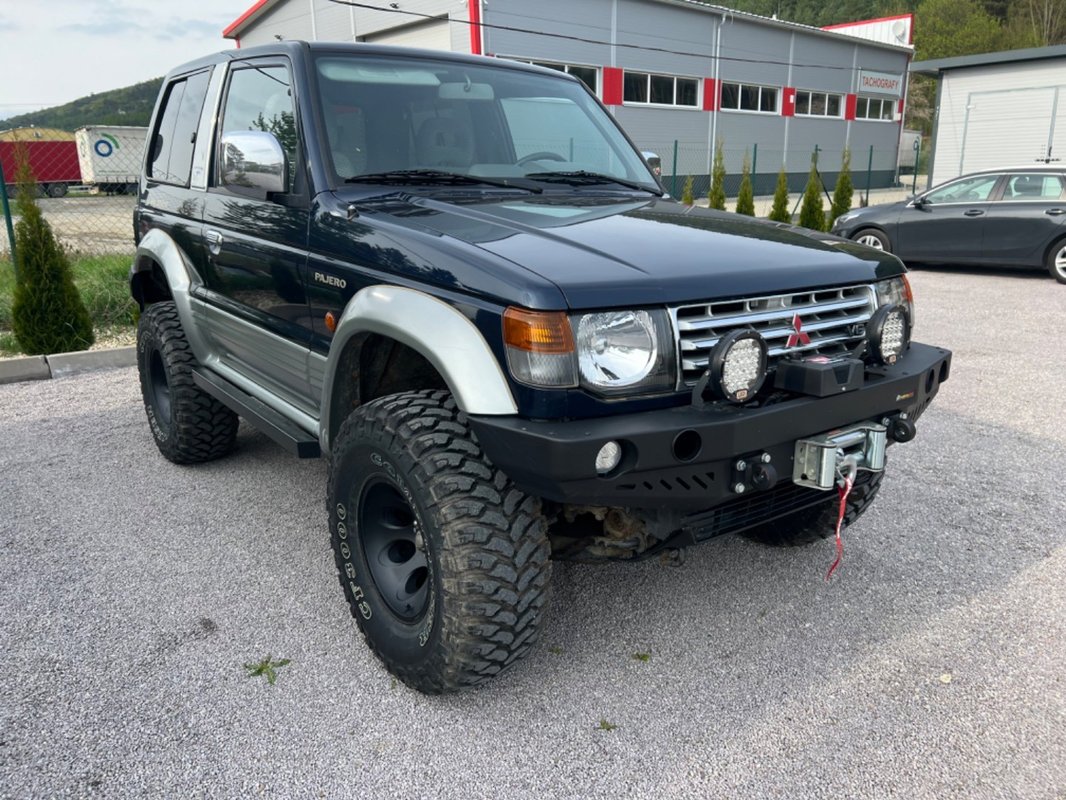 Mitsubishi Pajero 3.5 GLS A/T AB A/C LED - 12