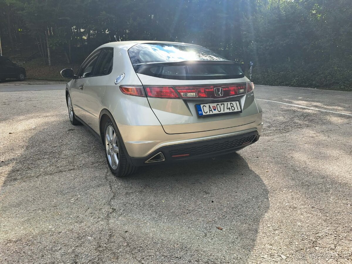 Predám hondu civic 1.8 benzin 103kw - 12