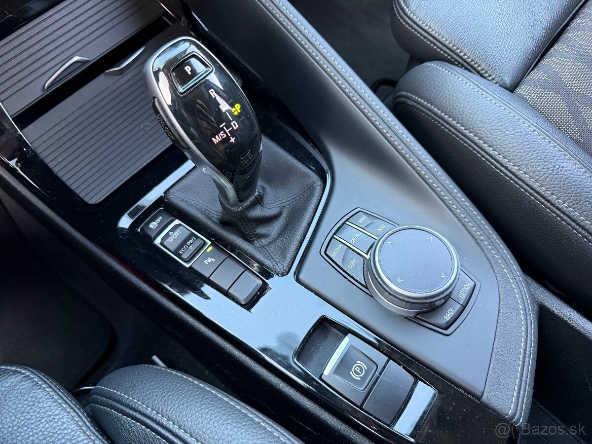 BMW X1 sDrive 18d xLine A/T - 12