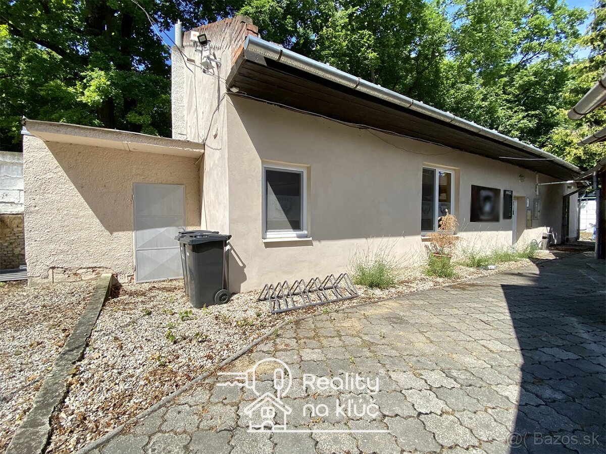 Na prenájom obchodný priestor s terasou v centre mesta NZ - 12