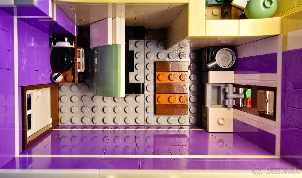 10278 LEGO Police Station - 12