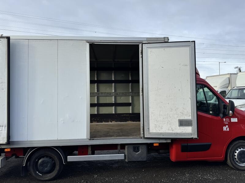 Prodám Renault Master 2.3DCi,120kw,8p,čelo,klima, - 12