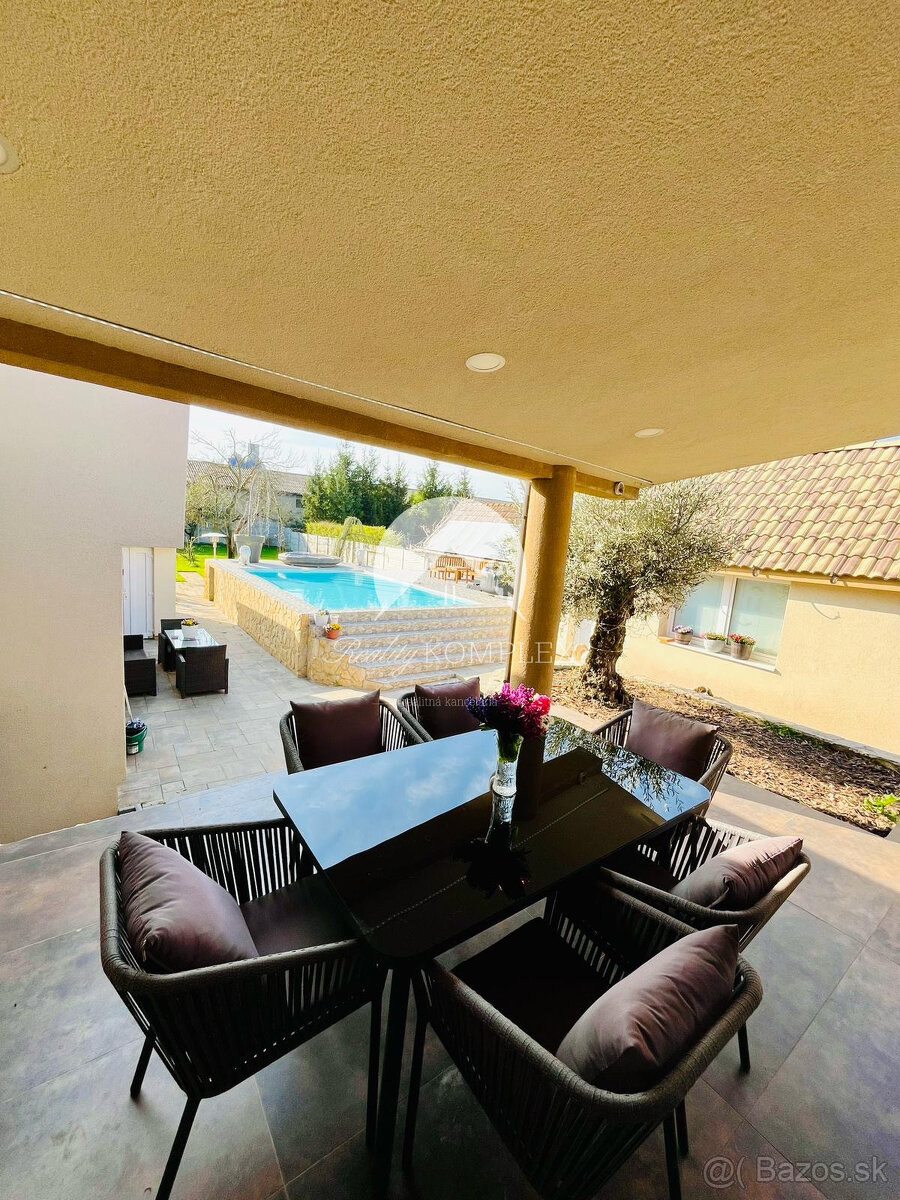 Reality KOMPLEX s.r.o. Vám ponúka nadštandarný rodinný dom v - 12