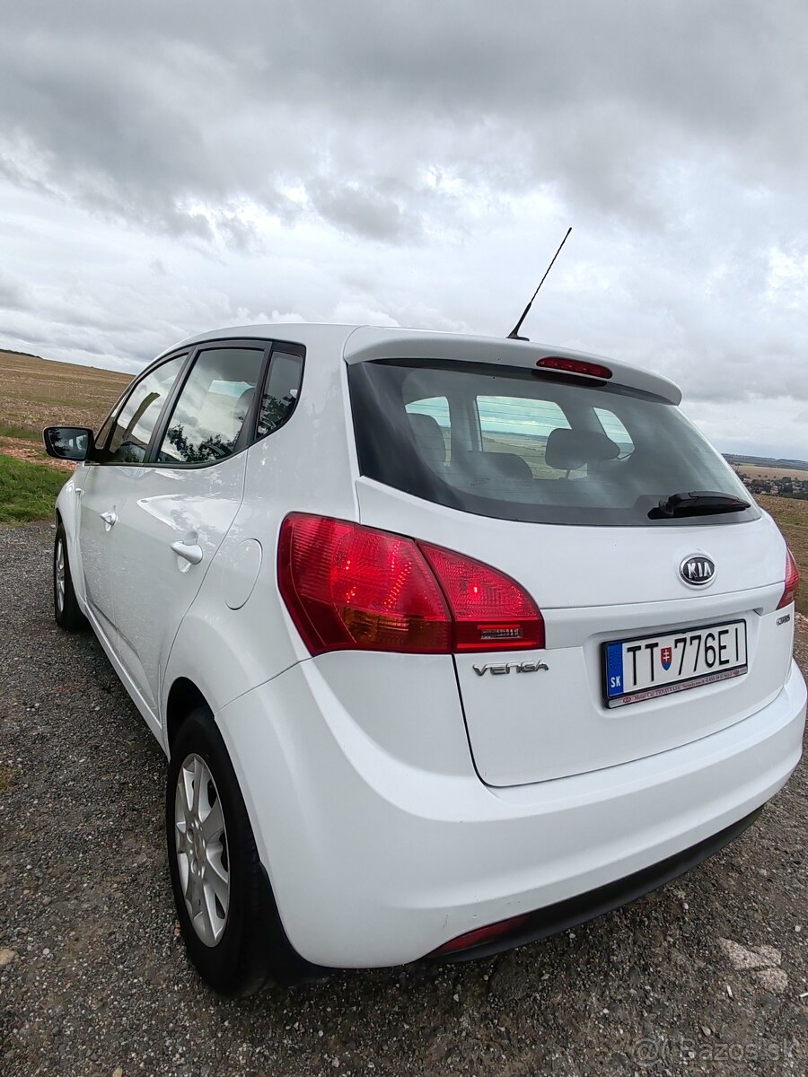 Kia Venga - 12