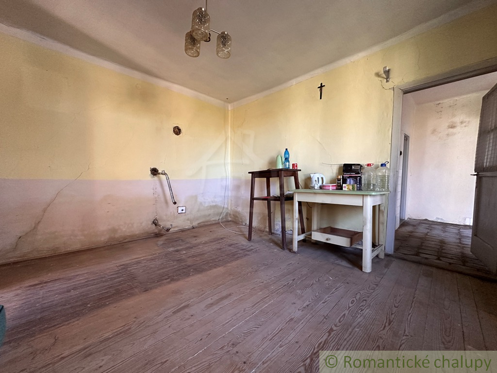 Rodinný dom v pokojnej vinárskej obci Rúbaň – ideálny na r - 12