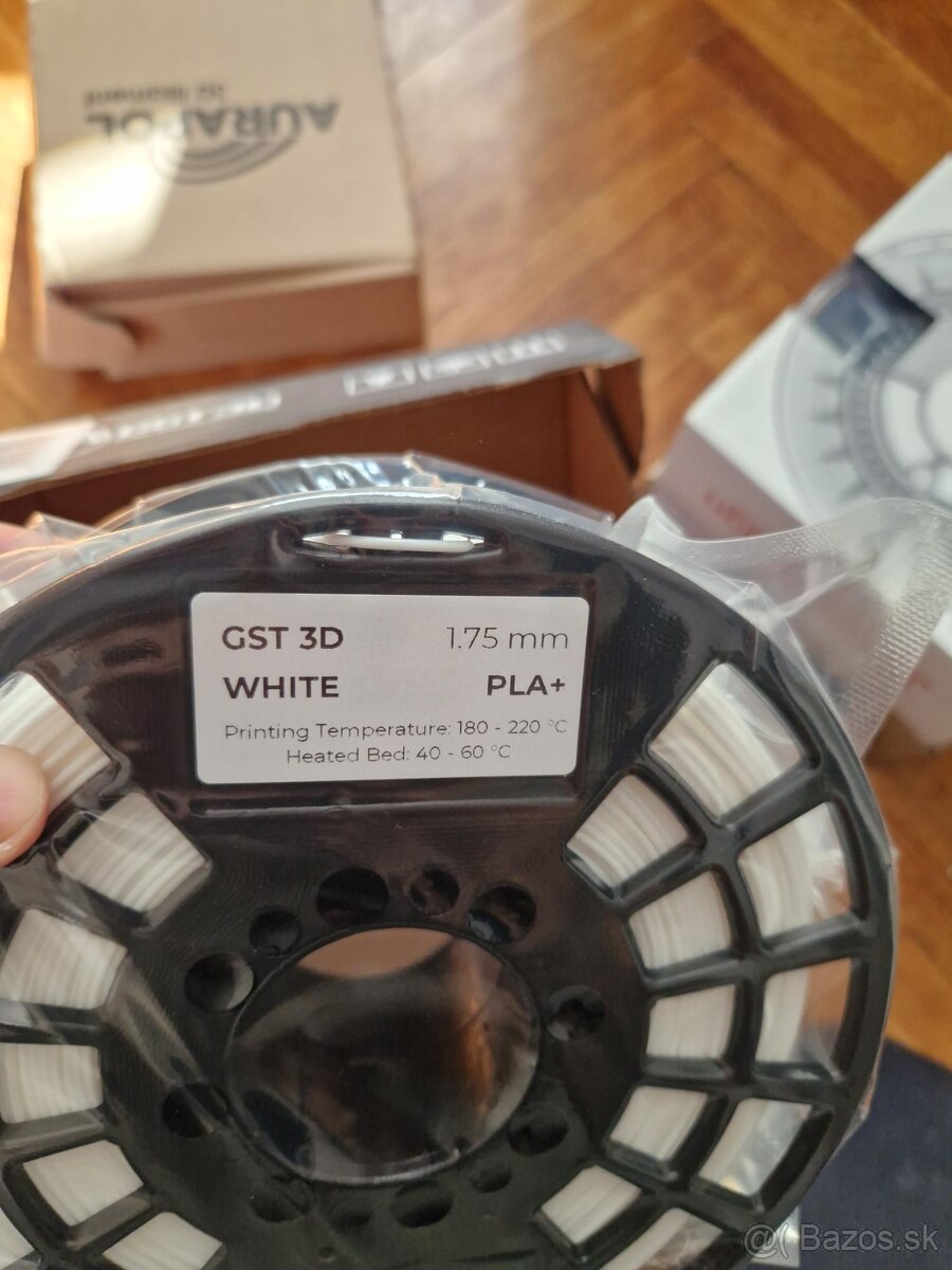 PRUSA MK3S+ (s filamentami) - 12