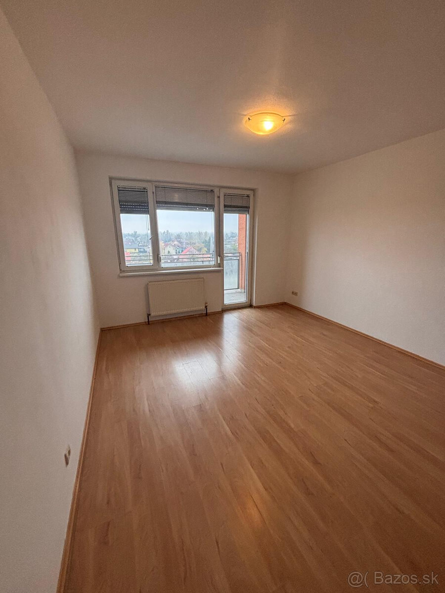 SENEC - NA PREDAJ 2 izbový byt s vlastným parkovaním, pri St - 12