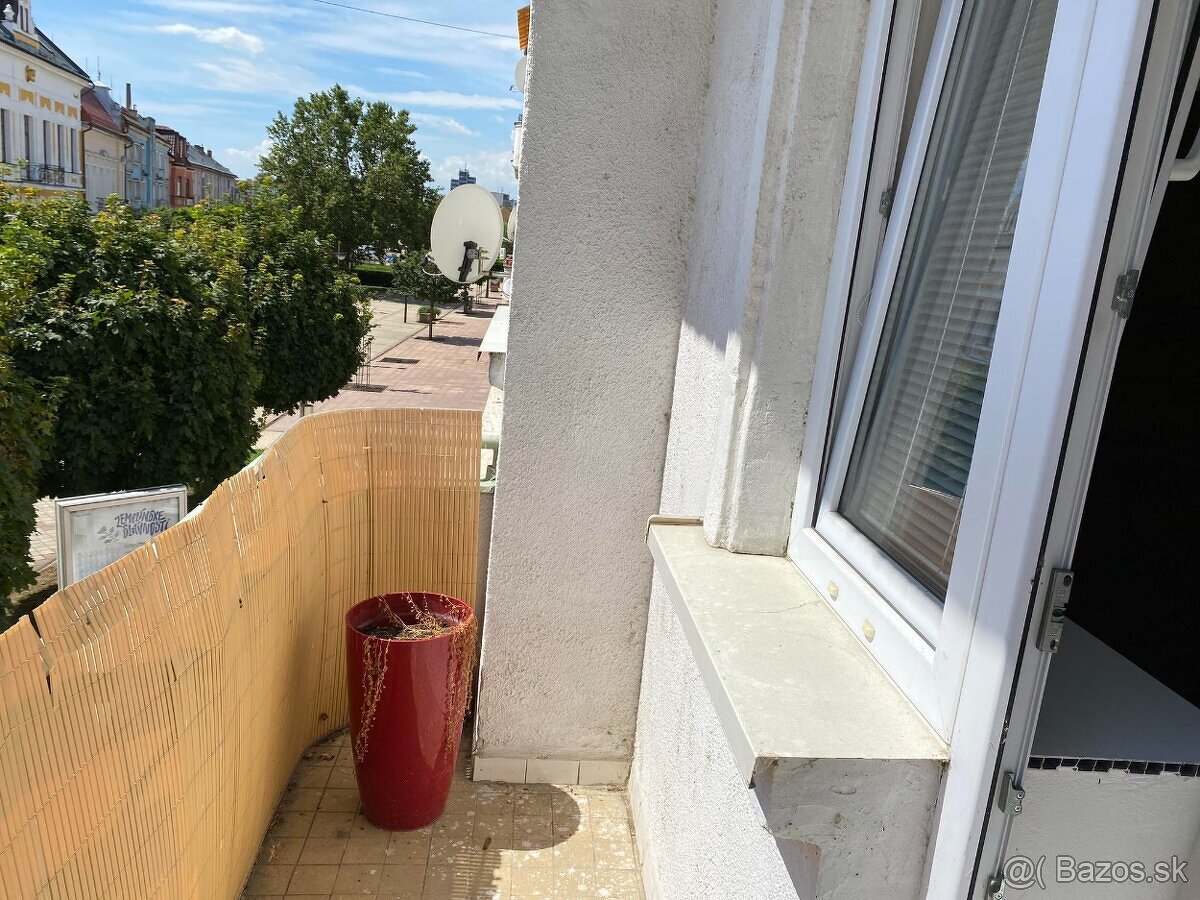 Predaj priestranný 3-izbový byt - 12