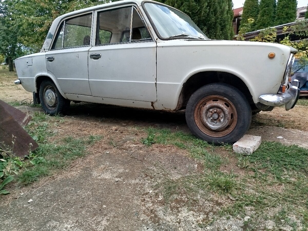 Predám dve auta Lada 2101 - 12