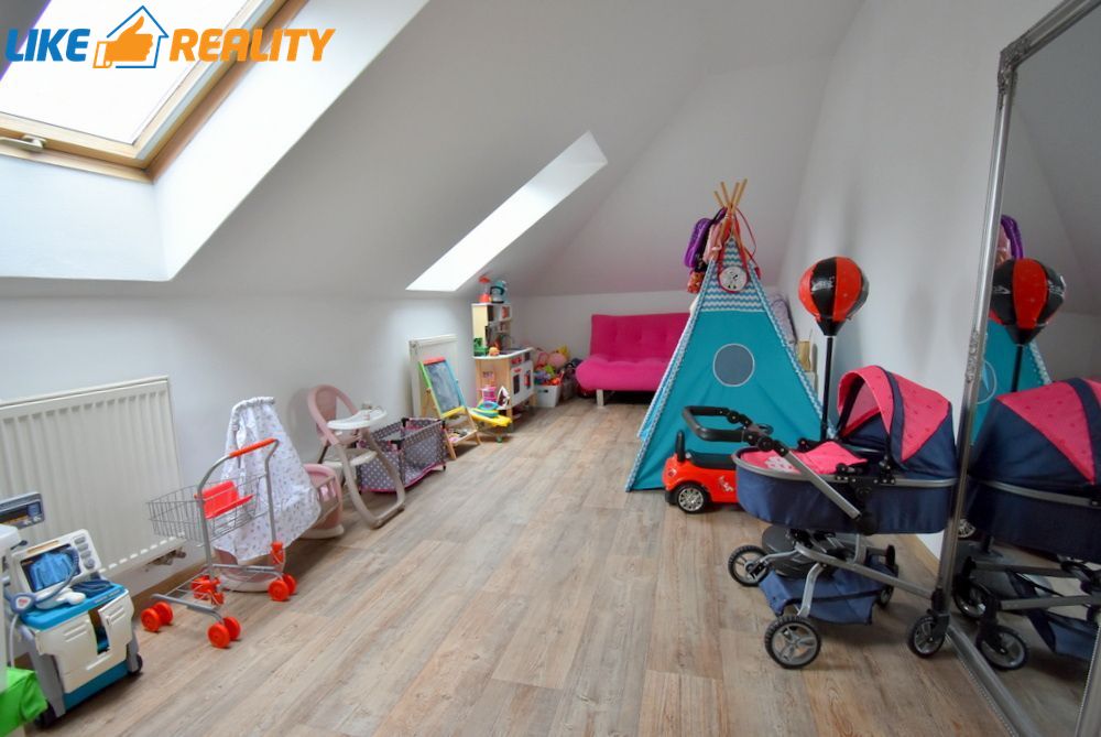 Zariadený rodinný dom s bazénom a vírivkou Vrútky - 12