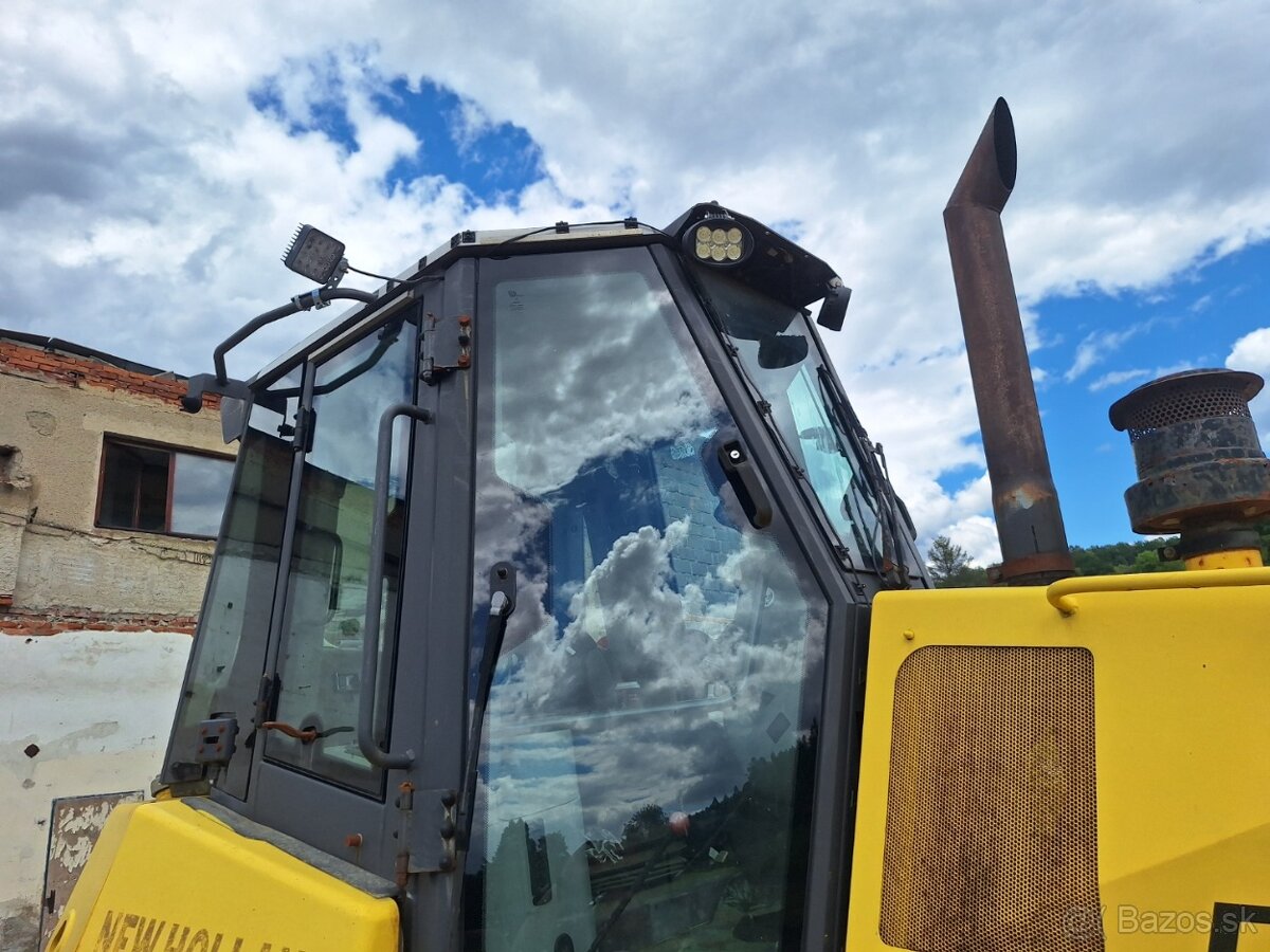 NEW HOLLAND D150 - 12