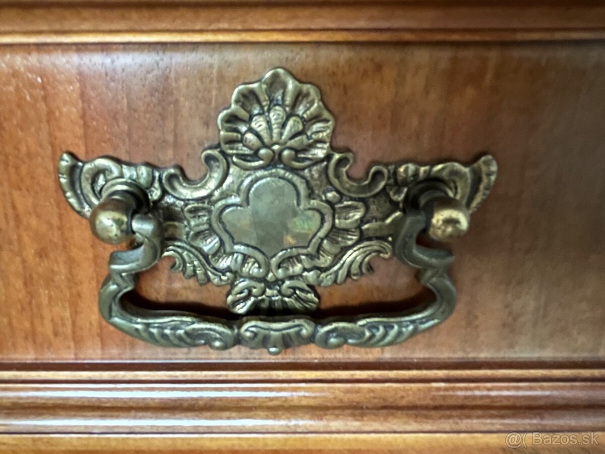 Elegantná, vysokokvalitná komoda - 12