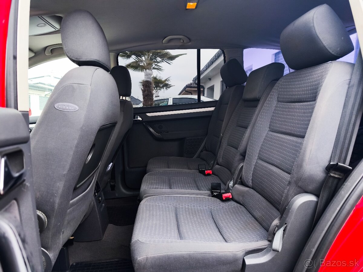 Volkswagen Touran - 12