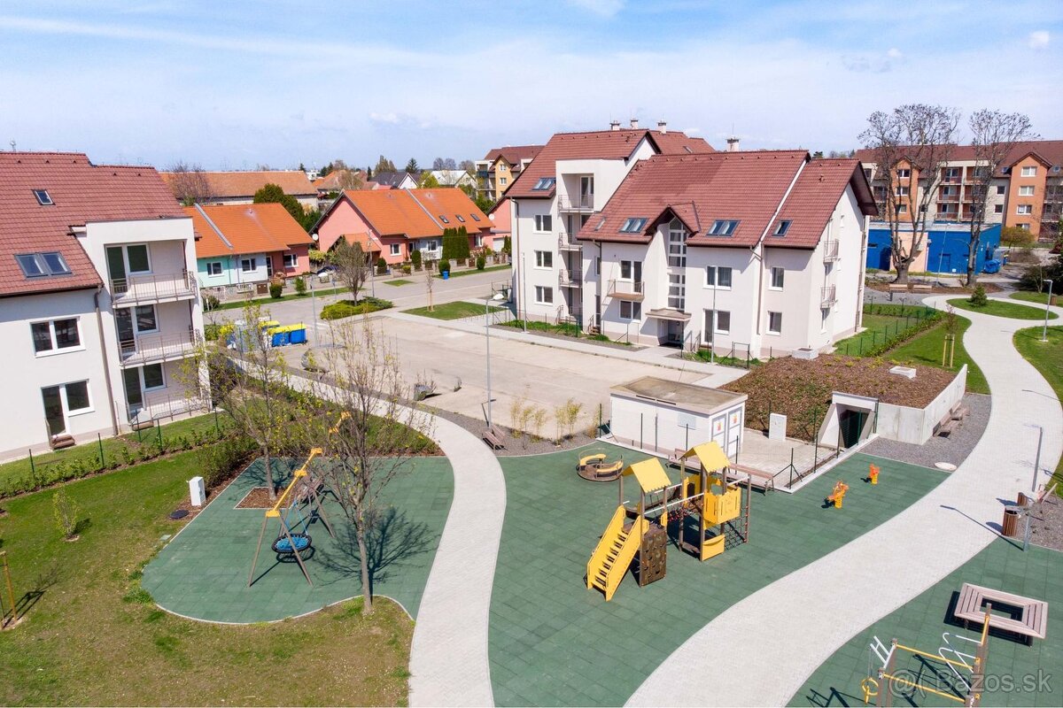 Štýlový 3-izbový byt so zariadením, loggiou a balkónom - 12