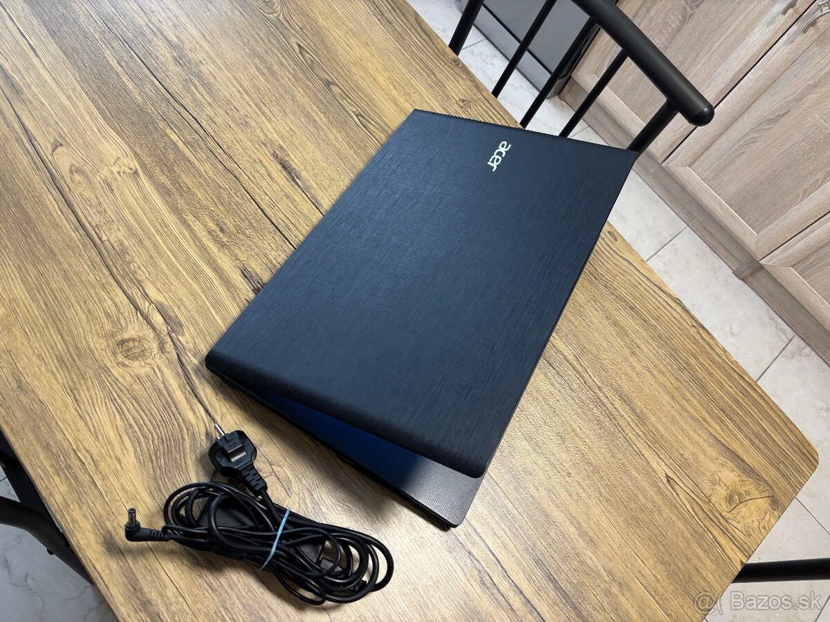 17.3/Acer Notebook/i5-5200/8GB RAM/256GB SSD /Intel HD 2GB - 12