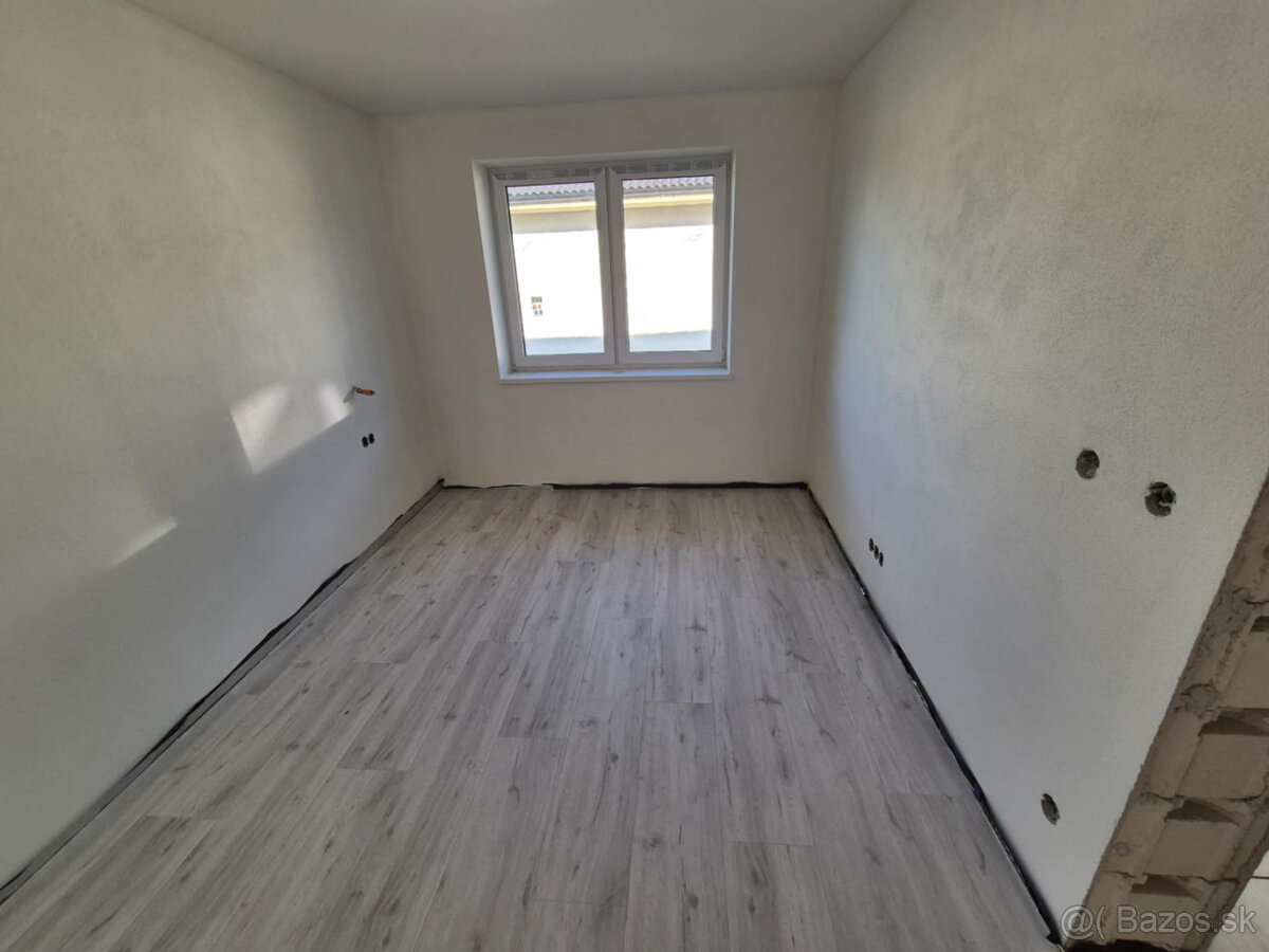 Na predaj je moderný novopostavený rodinný dom vo fáze holod - 12