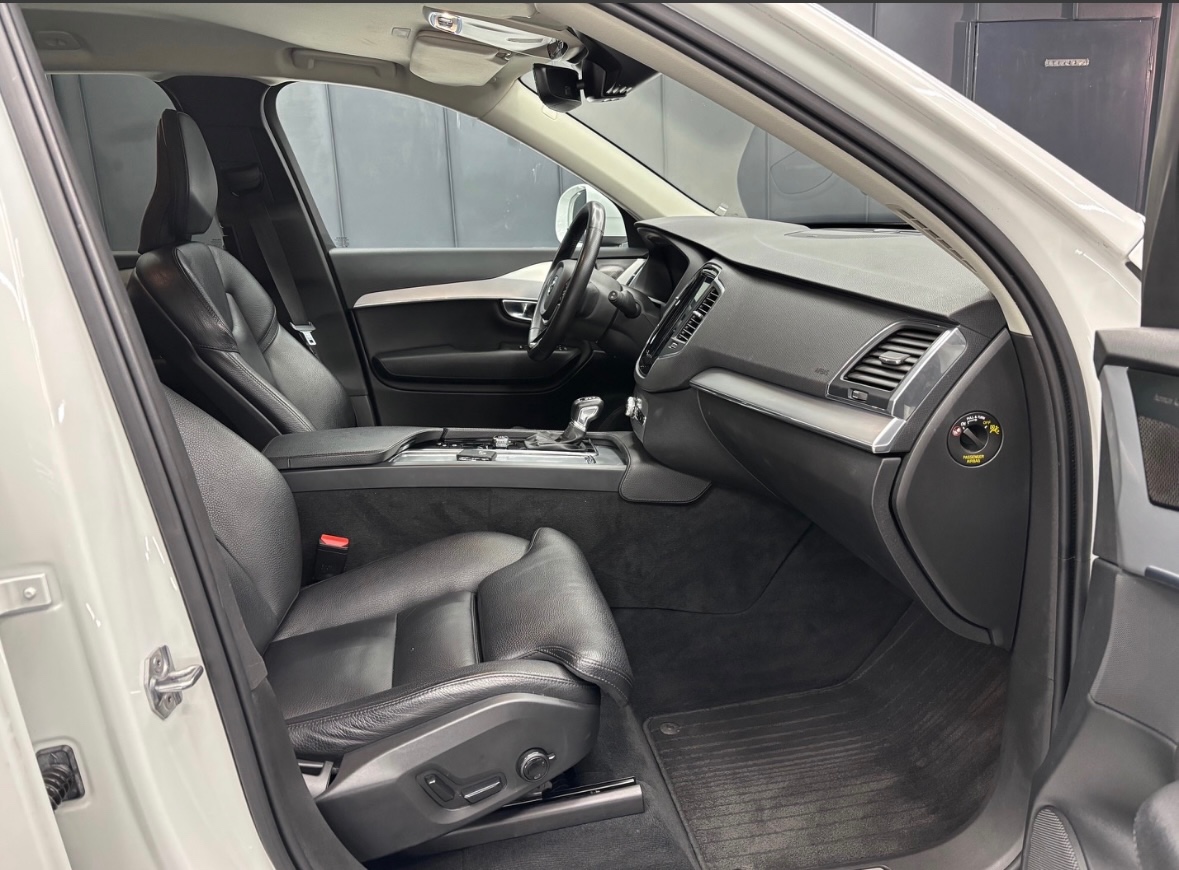 Volvo XC90 2.0 T5 MOMENTUM 4x4 7-MIEST - 12