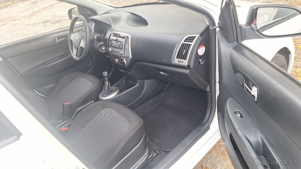 HYUNDAI I20 1.2 BENZ 5DV - 12