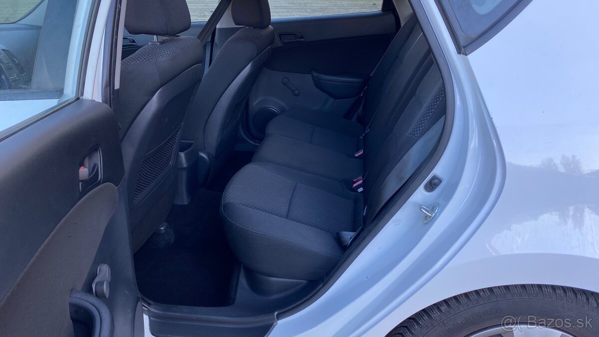 Hyundai i30 1,4(16v77kw) - 12