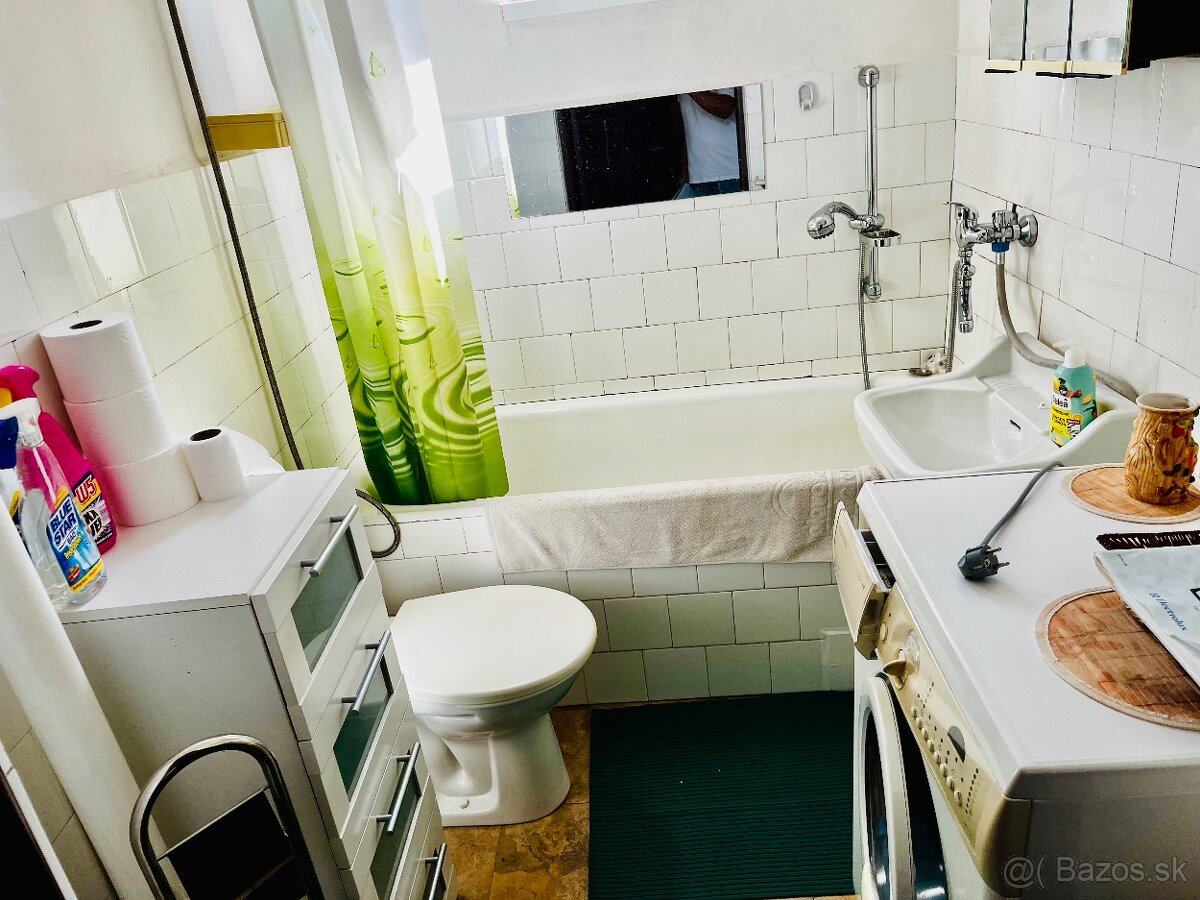 ZNÍŽENÁ CENA zdravý funkčný rodinný dom, 781m2, HE - 12