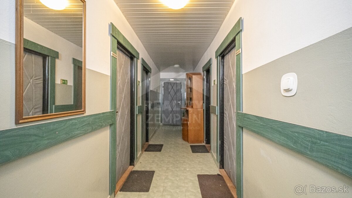 Byty, kancelárie, garáže a pozemok - 12