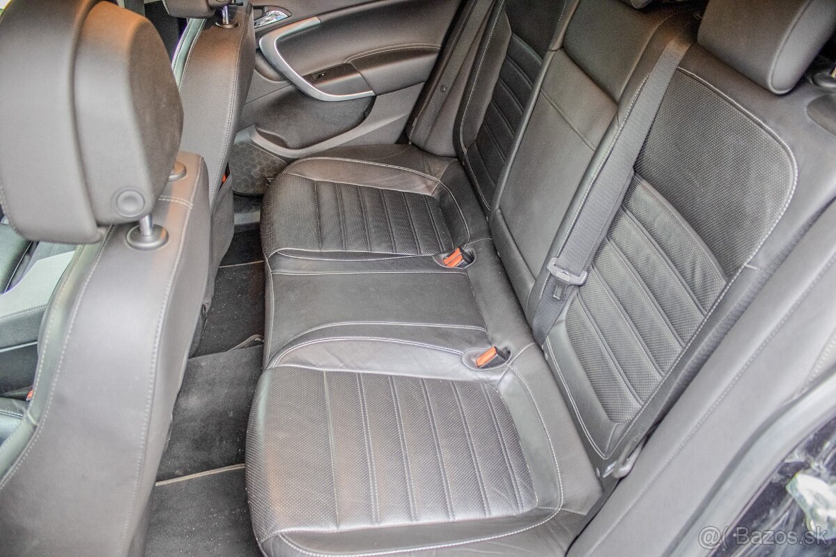 Opel Insignia ST 2.0 Turbo ECOTEC Cosmo - 12