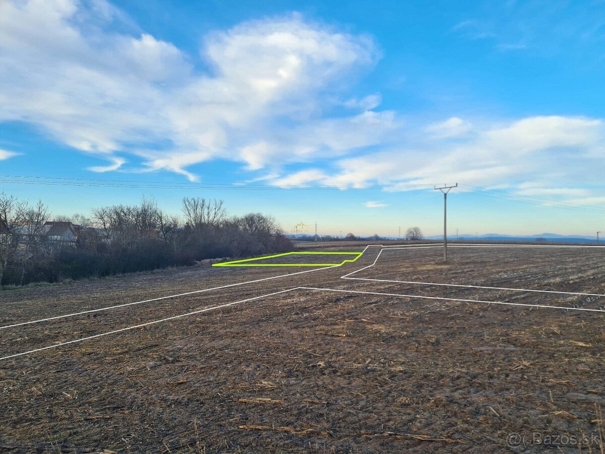 Rovinatý slnečný pozemok (1011 m²) na výstavbu RD / Haniska - 12