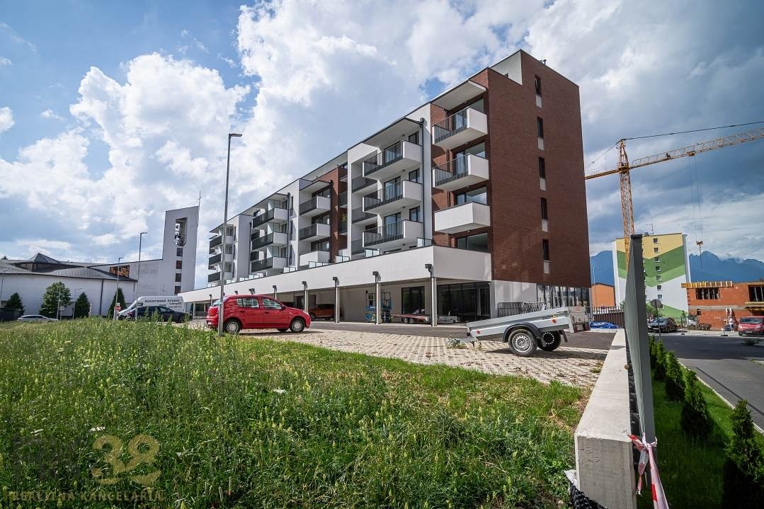 Na predaj – priestranné obchodné priestory - 12