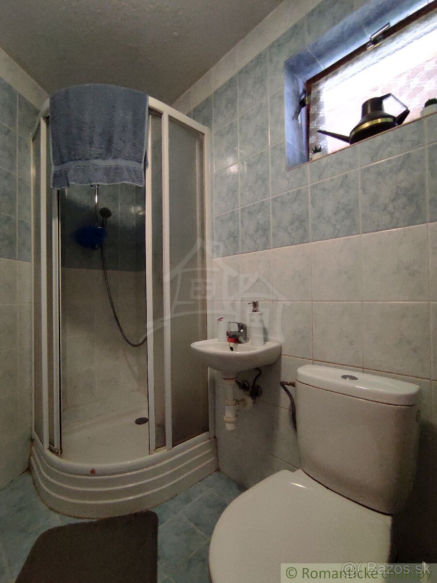 Priestranný rodinný dom s peknými výhľadmi v Hriňovej - 12