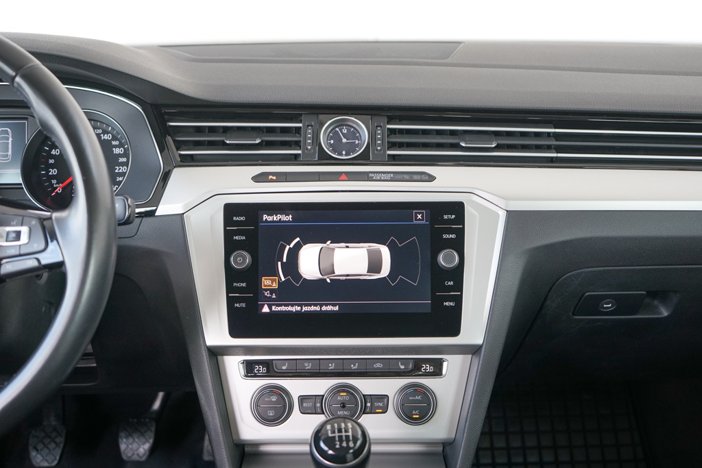 34-VOLKSWAGEN Passat, 2018,nafta,2.0TDI Comfortline,110kW - 12