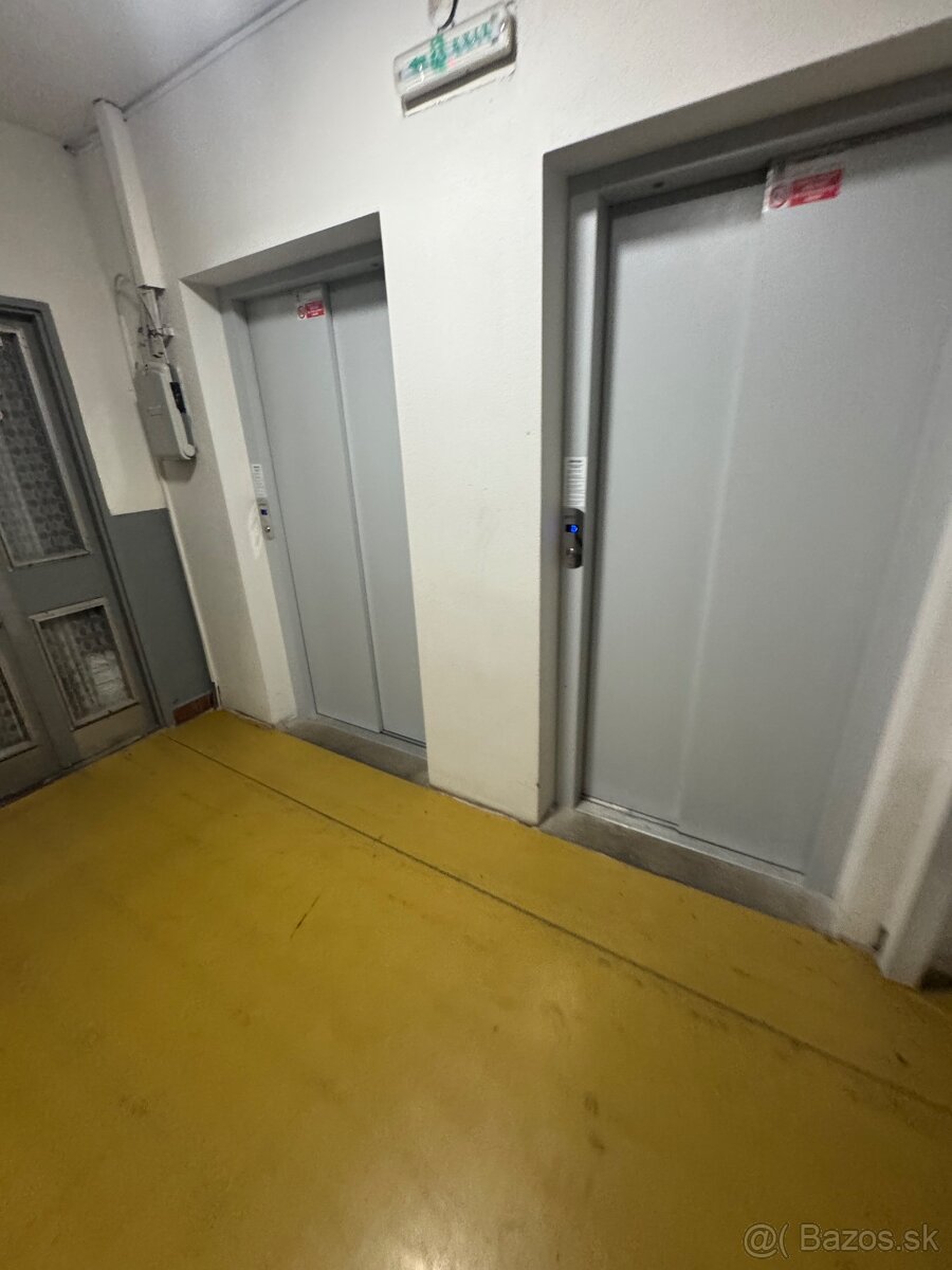 Veľký 4izbový byt na predaj - Škultétyho ulica v Nitre - 12