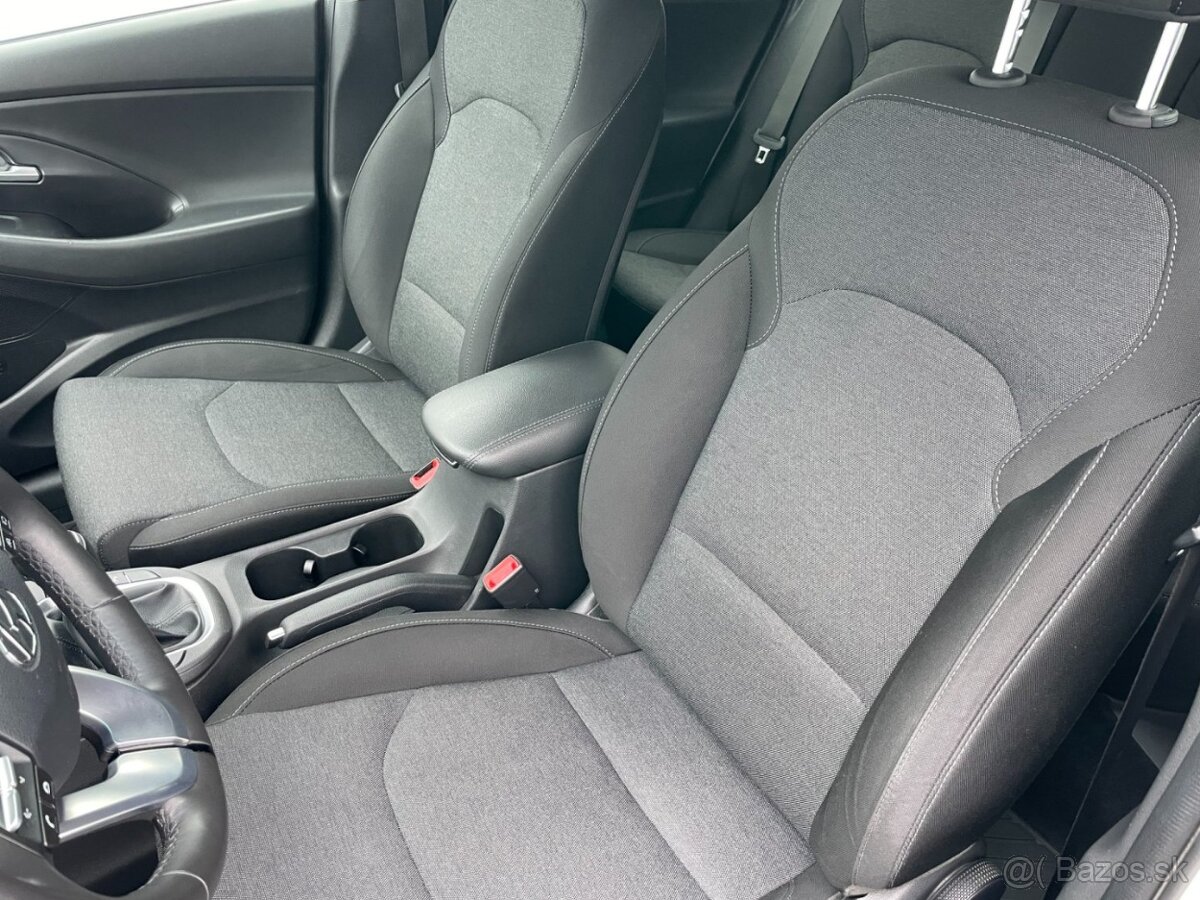 Hyundai i30 Com. 1.6CRDi ČR SMART+ 1.maj - 12