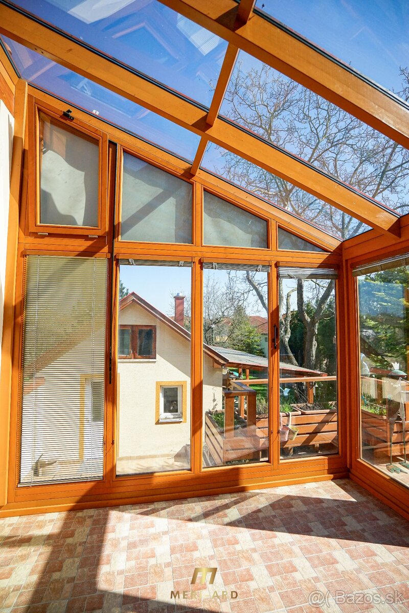 Dvojgeneračný podpivničený dom,zimná záhrada, 2x garáž,Rajka - 12