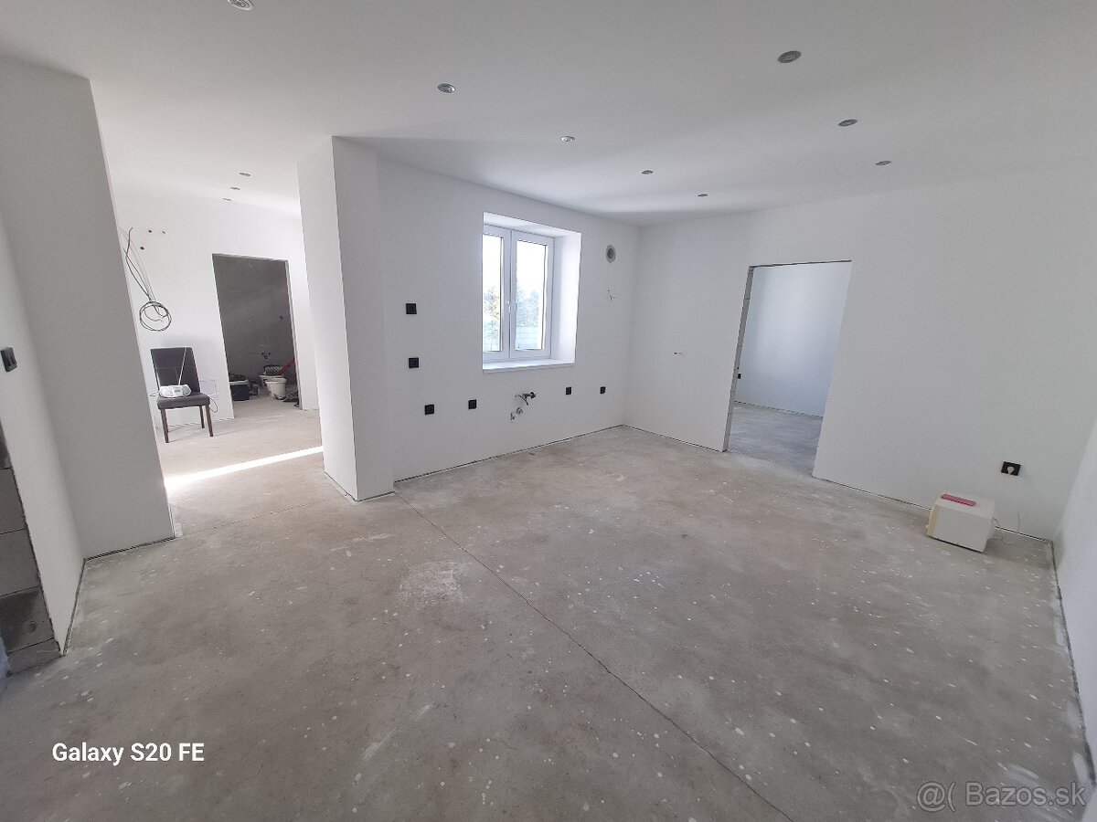 3.izb RD 730m pozemok - 12