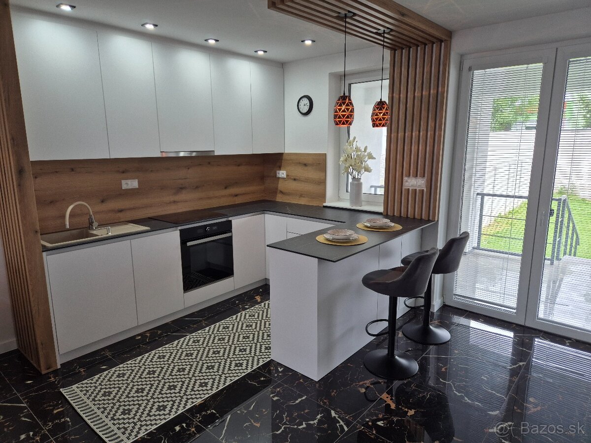 4-IZBOVÝ RADOVÝ RODINNÝ DOM - 12