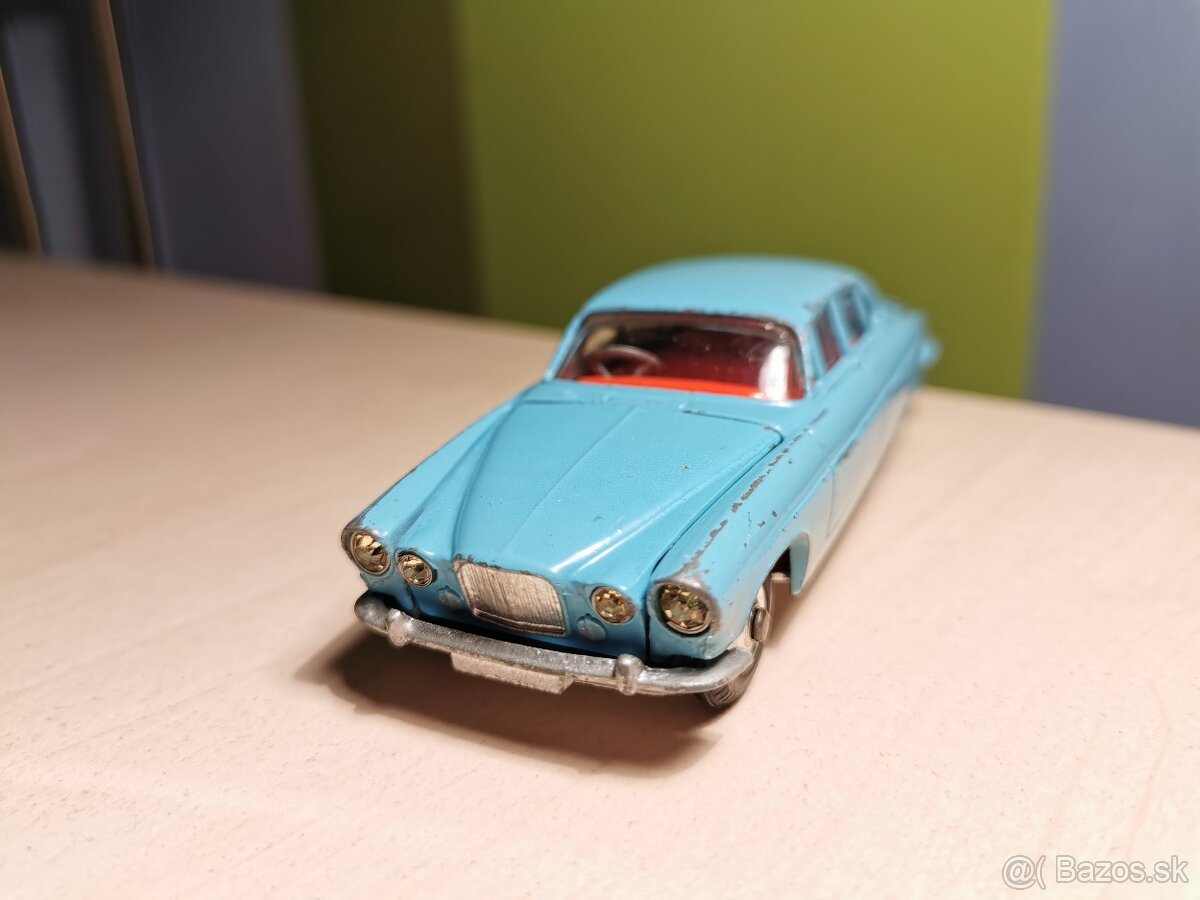Corgi toys Jaguar Mark X - 12